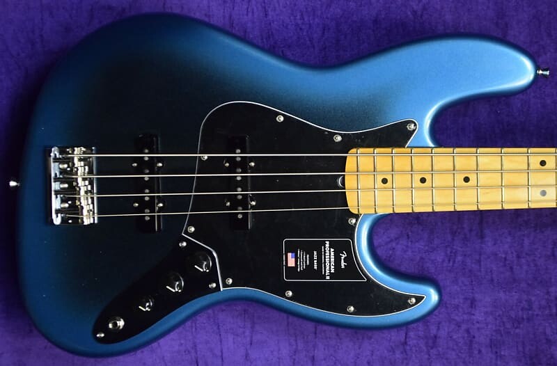 

Fender AM Pro II Jazz 4, Dark Night / Maple AM Pro II Jazz 4, / Maple