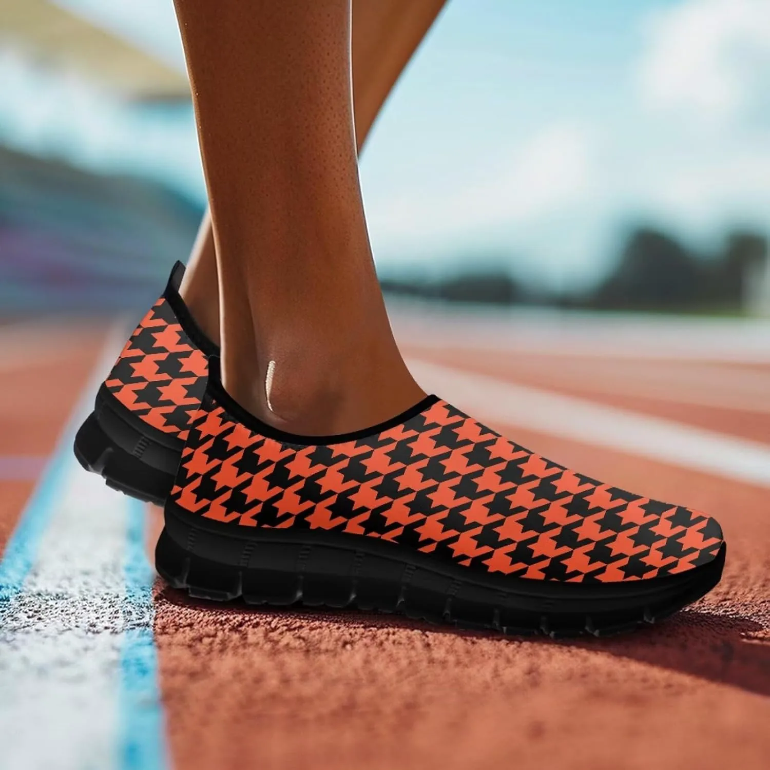 Женские кроссовки Howilath Slip on, дышащие повседневные лоферы для бега, удобная обувь без шнурков с противоскользящей подошвой, оранжевый — фото 4