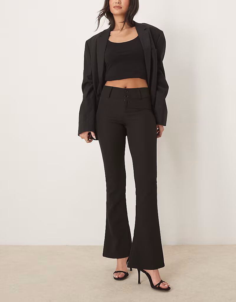 

Расклешенные брюки-стрейч с низкой посадкой, черного цвета Gina Tricot