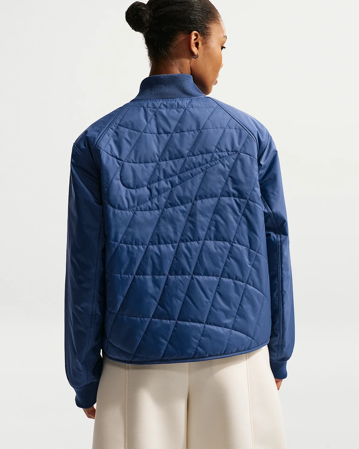 Женская свободная стеганая куртка Nike Sportswear, Mystic Navy/Sail — фото 2