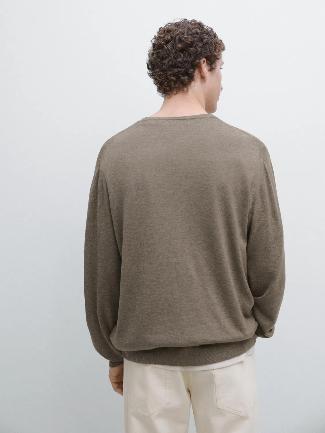 Вязаный свитер из смесовой хлопковой ткани с V-образным вырезом Massimo Dutti, хаки — фото 3