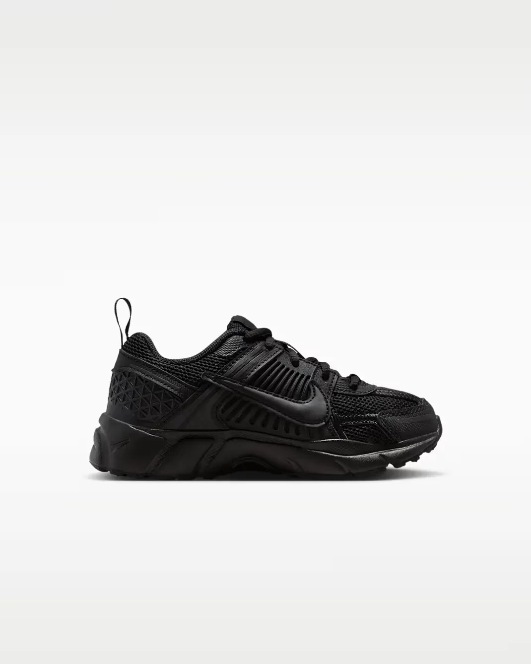 Детские кроссовки (классические шнурки) Nike Vomero 5, Black/Black — фото 3
