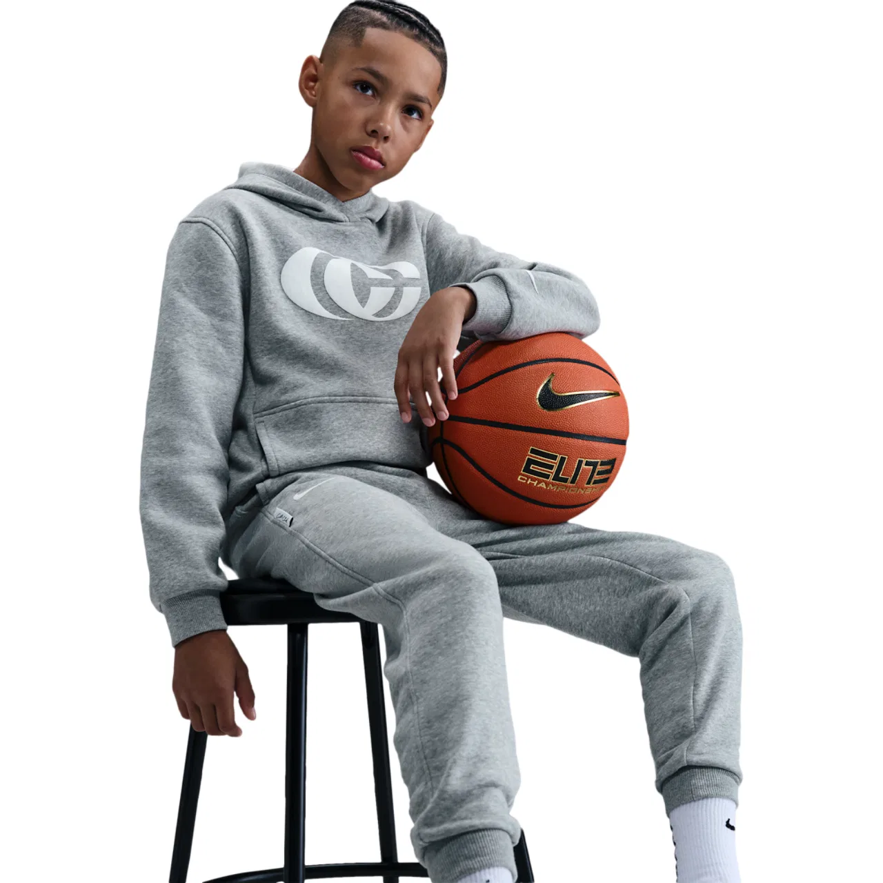 Спортивные брюки для мальчиков Caitlin Clark Essentials Fleece Nike, цвет Dk Grey Heather/White/White — фото 3