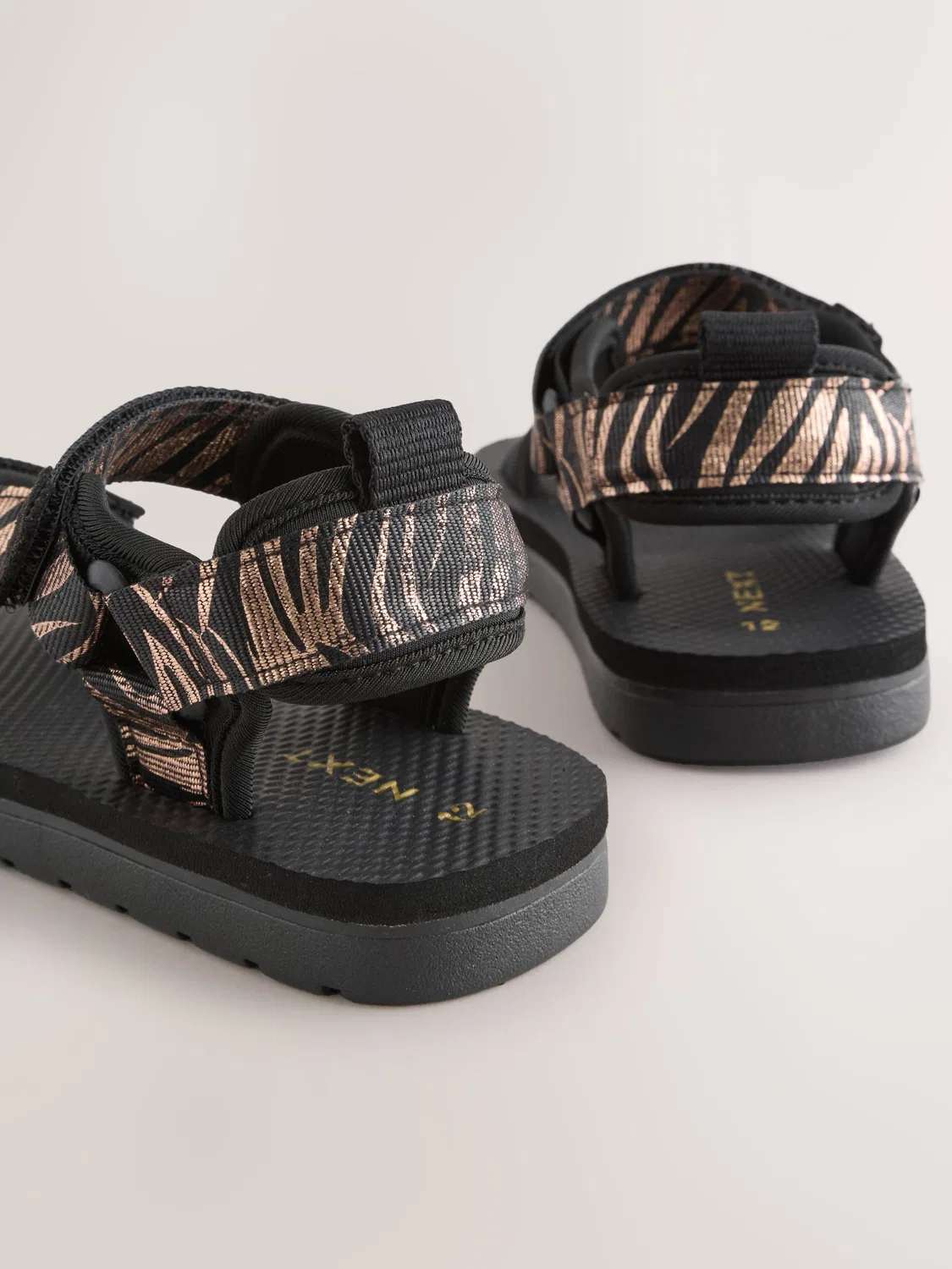 Сандалии треккинговые Zebra Print Next, черный зебра — фото 3