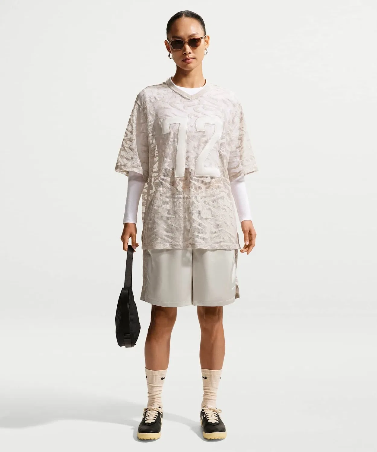 Женские шорты свободного кроя с кружевным принтом Nike Sportswear Chill Lace, Light Bone — фото 3