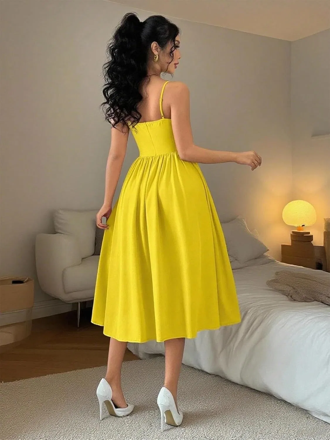 Женское элегантное платье миди на бретелях Yellow — фото 2