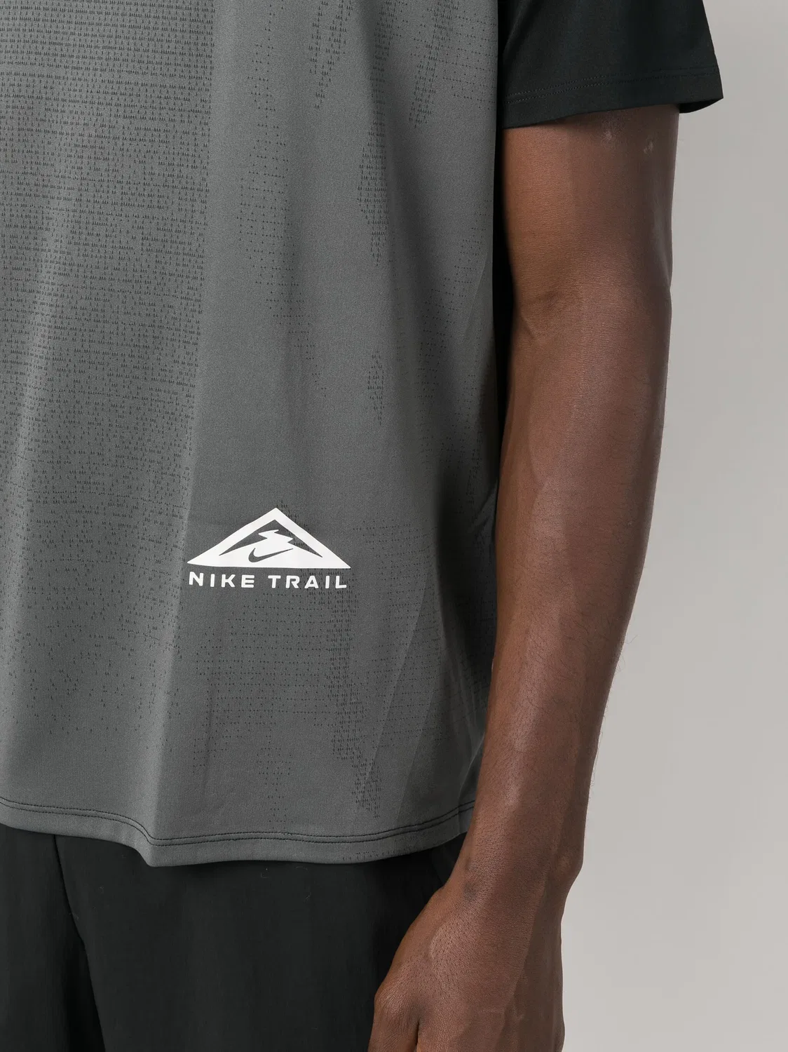 Футболка с коротким рукавом в панельном дизайне Nike, серый — фото 2