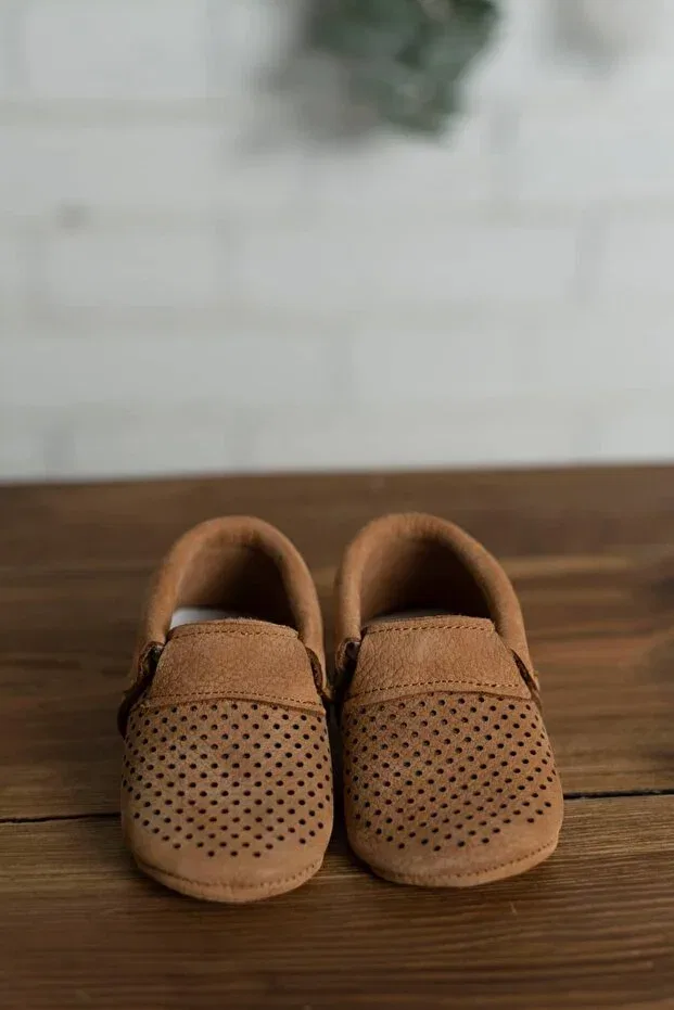 Детские туфли для новорожденных кожаные перфорированные Olivo Mini, Brown — фото 2