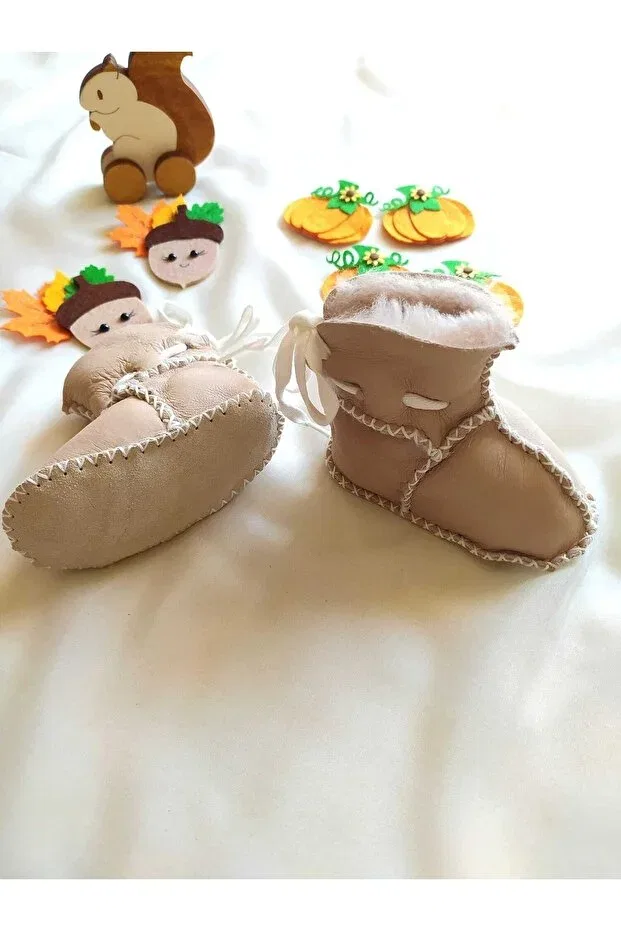 Детские пинетки-тапочки на шнуровке Minibiri, Beige