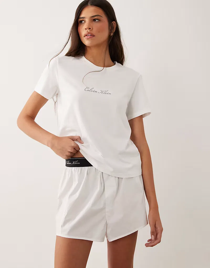 Футболка и шорты Calvin Klein, белый