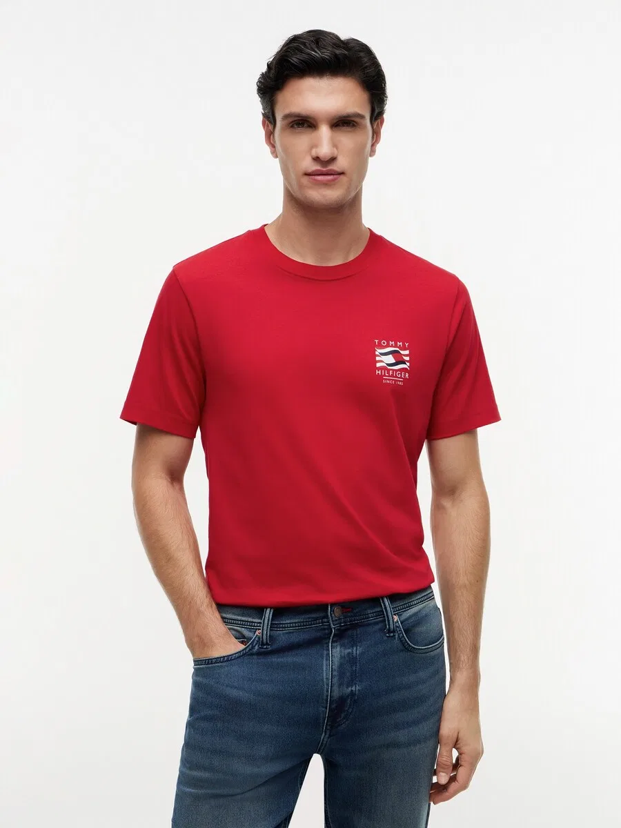 Футболка TOMMY HILFIGER «Волнистый флаг» красного и огненно-красного цвета — фото 2
