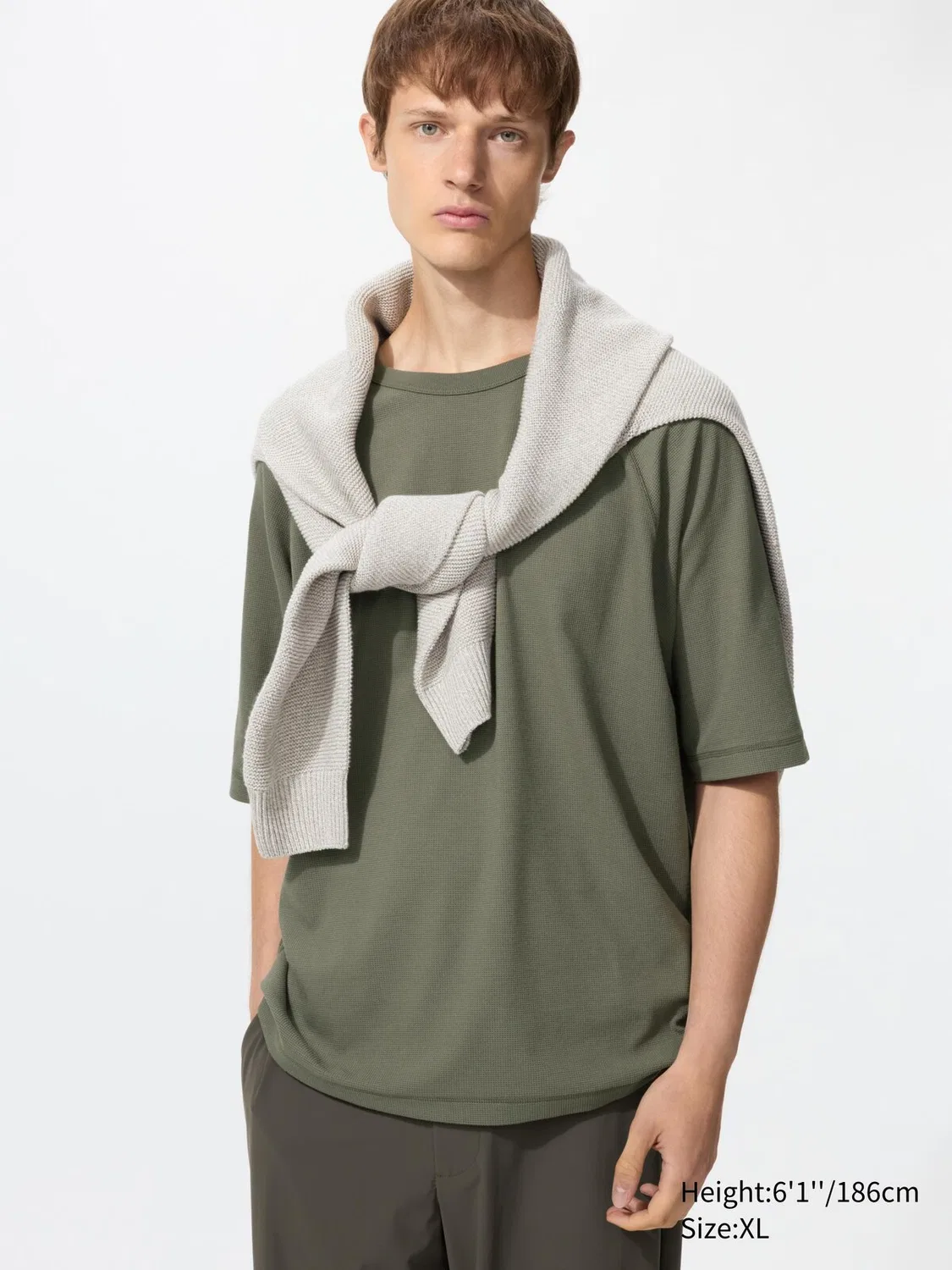 Футболка Uniqlo, базовая модель с круглым вырезом и вафельной текстурой, оливковый