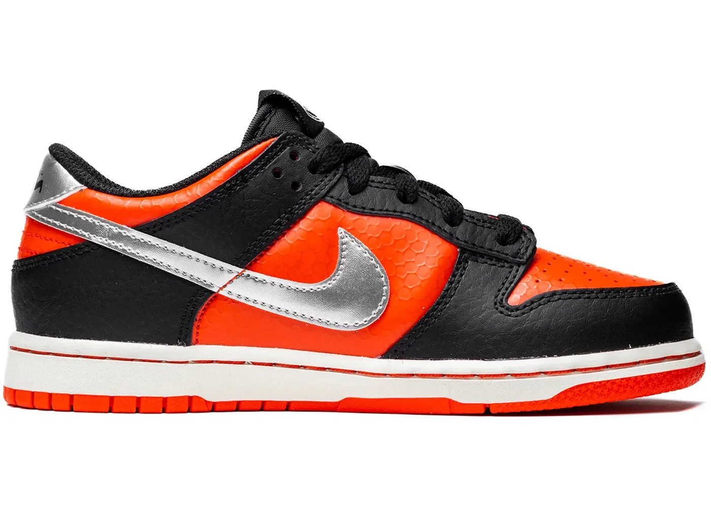 Детские кроссовки Lifestyle Nike Dunk Low SE, Black/Picante Red/Summit White/Metallic Silver