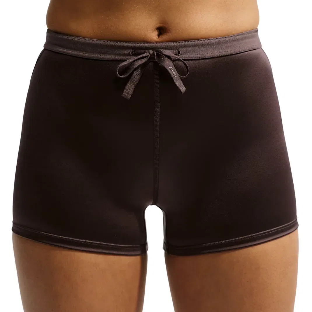 Женские шорты SKIMS Satin Shine Mid-Rise 2" Boyshorts with Drawcord 'Resin' Nike, Resin — фото 4