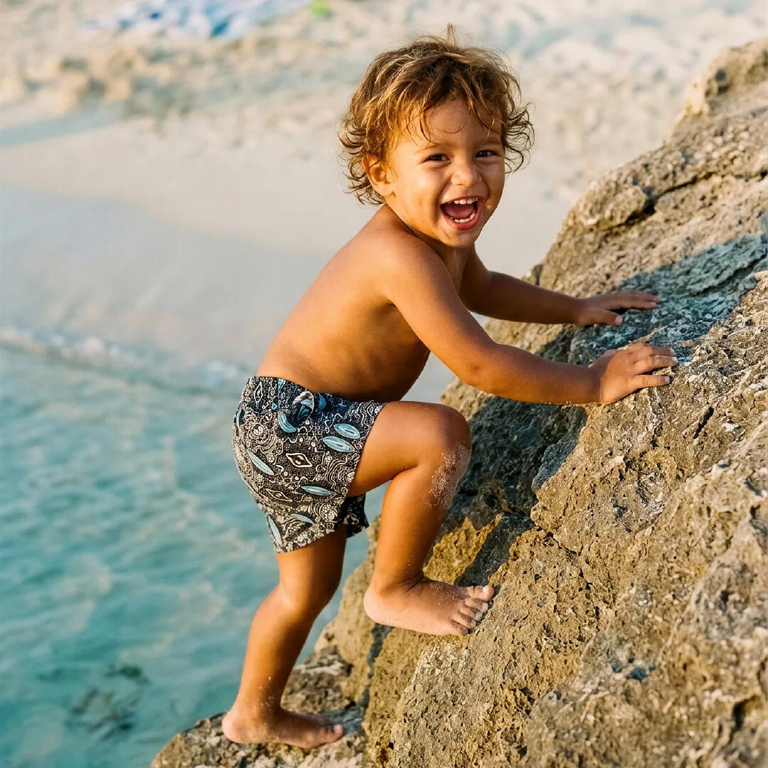 Детские плавки для мальчиков с принтом Blue Tribe Kahuna Kids, Schwarz / Weiss / Sturmblau — фото 2