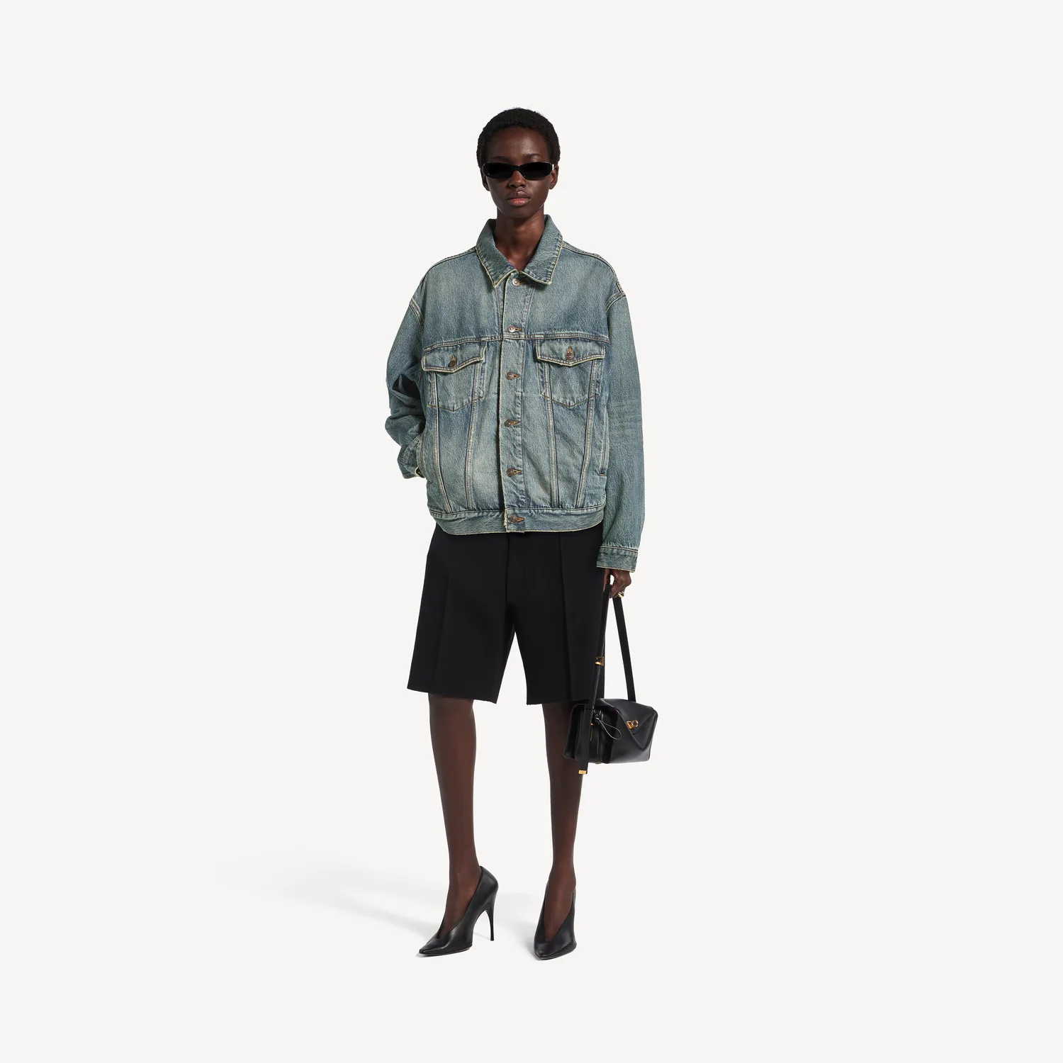 BALENCIAGA Женская джинсовая куртка Kick в оттенке грязно-винтажный синий — фото 2