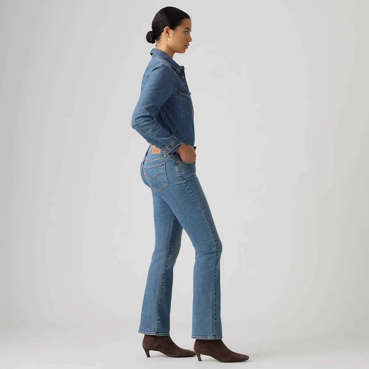 Женские джинсы-клеш 315 Levi's, Camp Denim - Medium Wash — фото 4