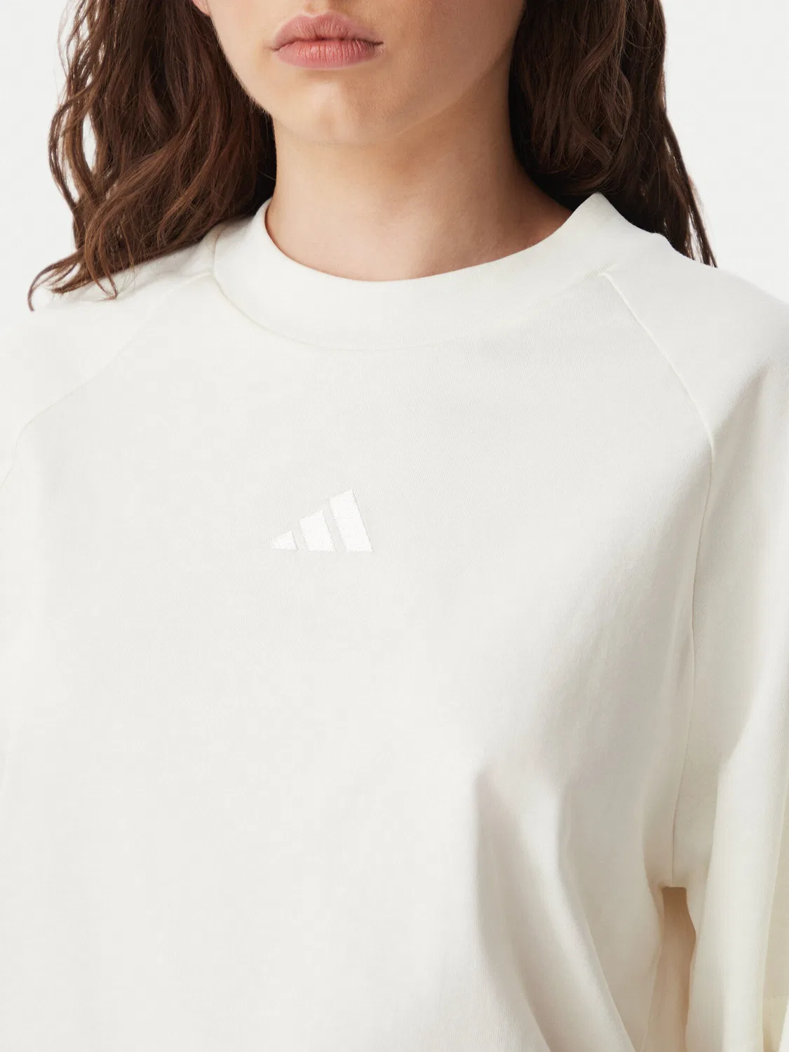 Женская футболка стандартного кроя Kit Small Logo Adidas, кремовый — фото 4