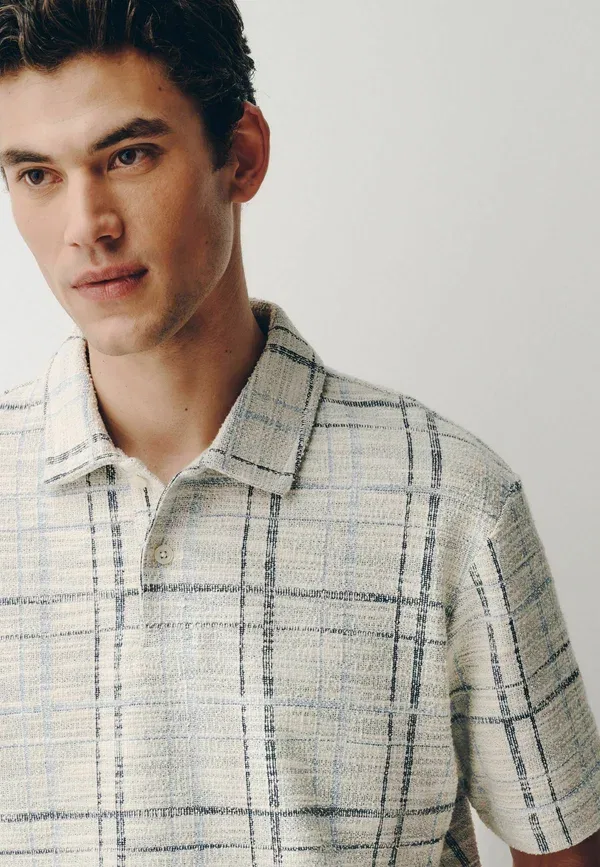 Футболка поло хлопковая Regular fit textured short sleeve polo shirts Next, Ecru Craft, экрю — фото 4