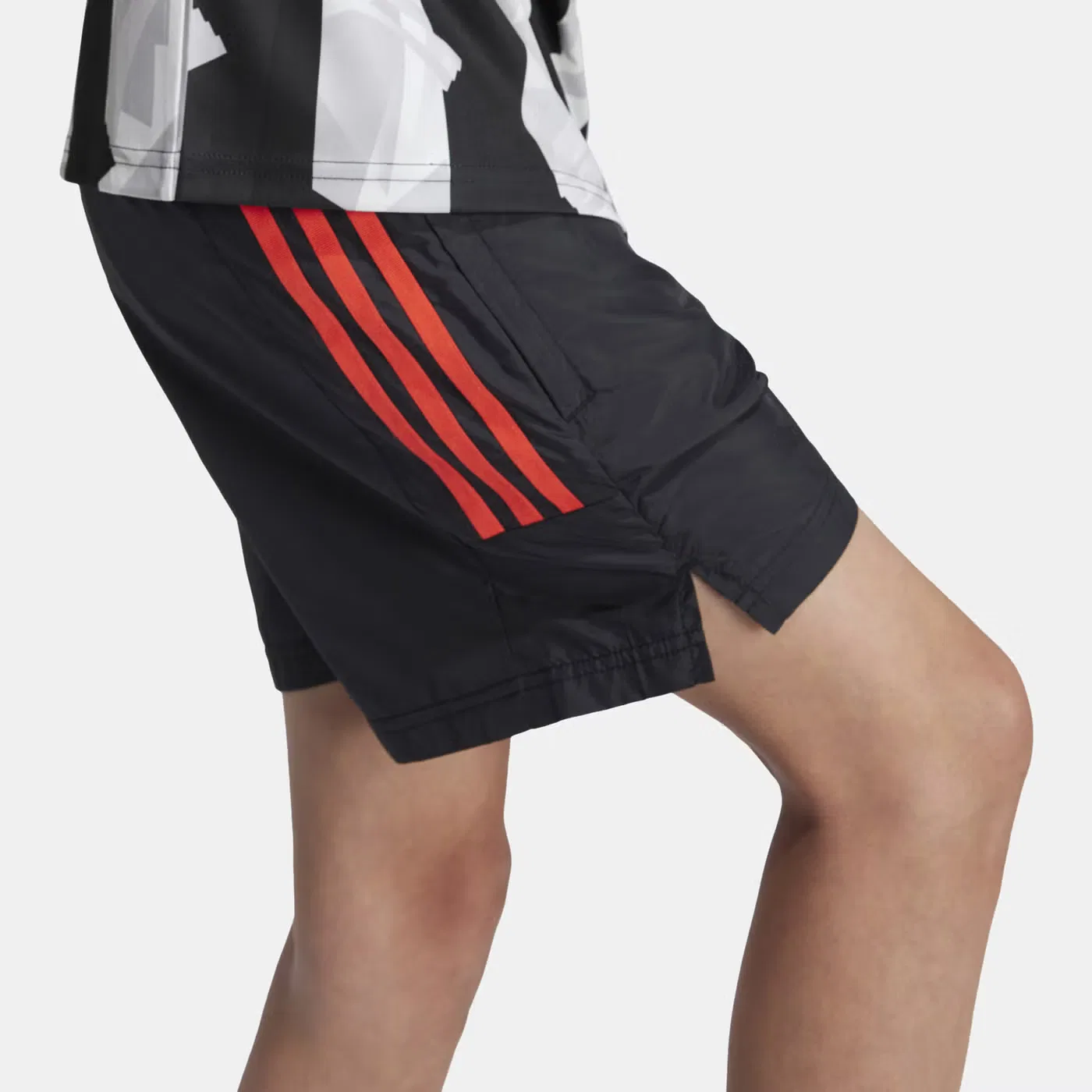 Шорты спортивные с легкой тканью Tiro Adidas, угольный — фото 3