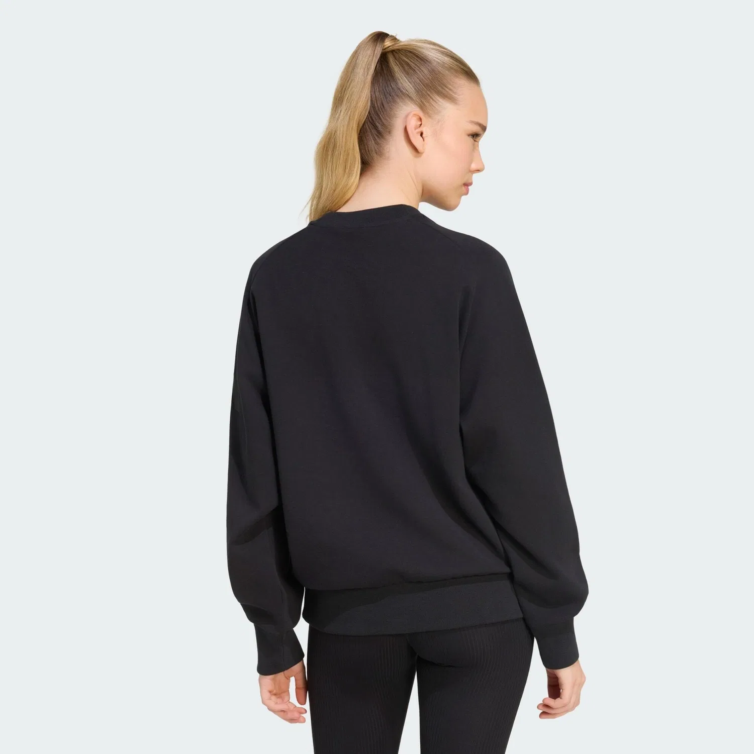 Мужской свитшот свободного кроя Soft Lux Sweatshirt Adidas, Schwarz — фото 3