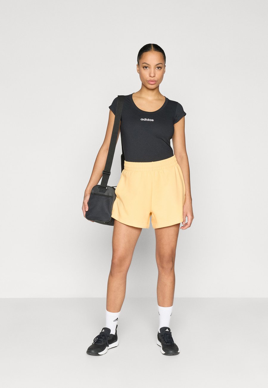 Спортивные шорты Adidas Sportswear ALL SZN , Semi Ice Tangerine/Orange — фото 2