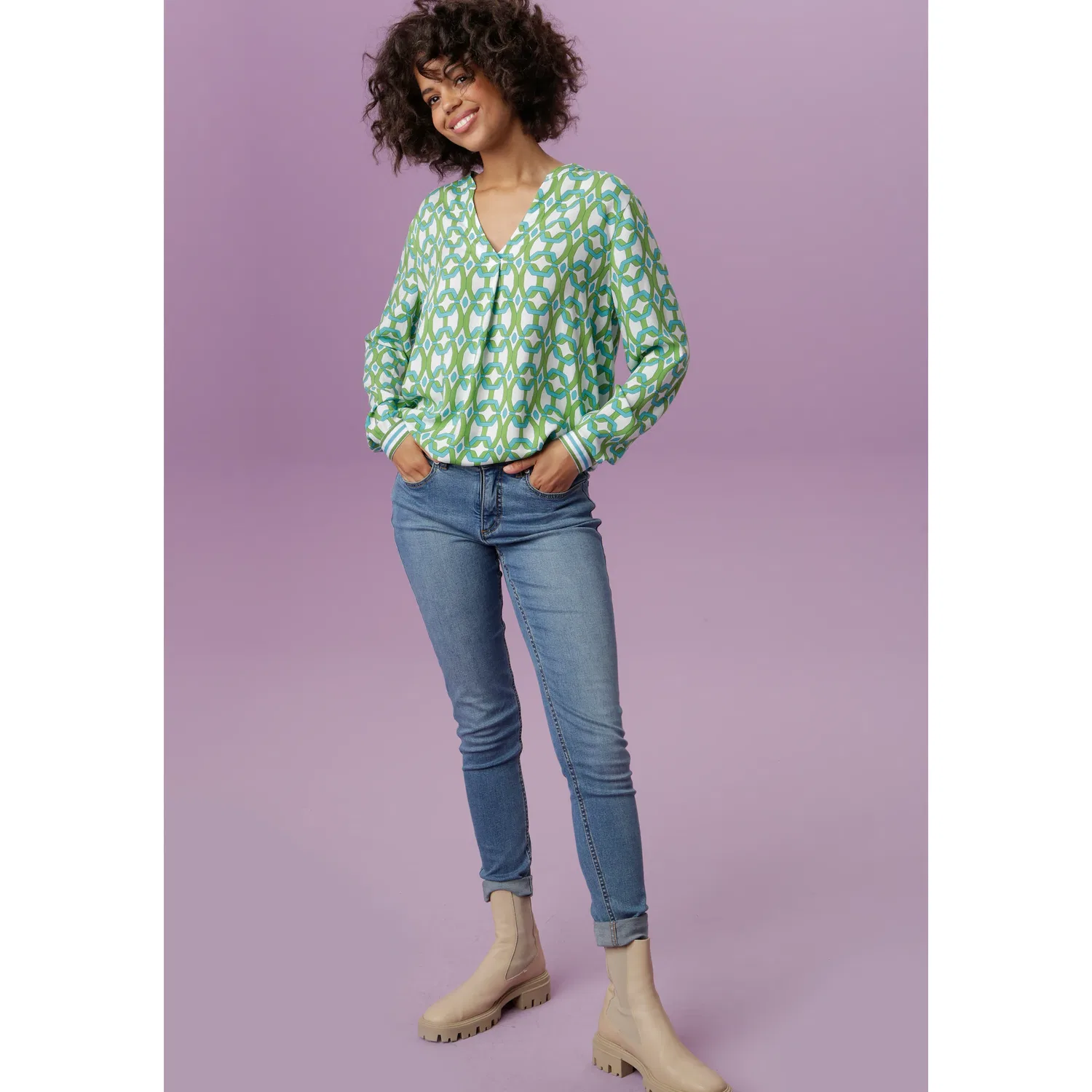 Женская блуза с графическим принтом Aniston CASUAL, Off-White/Apple Green/Turquoise — фото 4