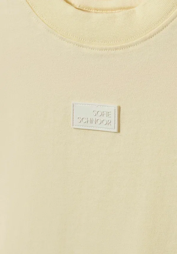 Футболка хлопковая basic t-shirt Sofie Schnoor, Butter Yellow, желтый — фото 3