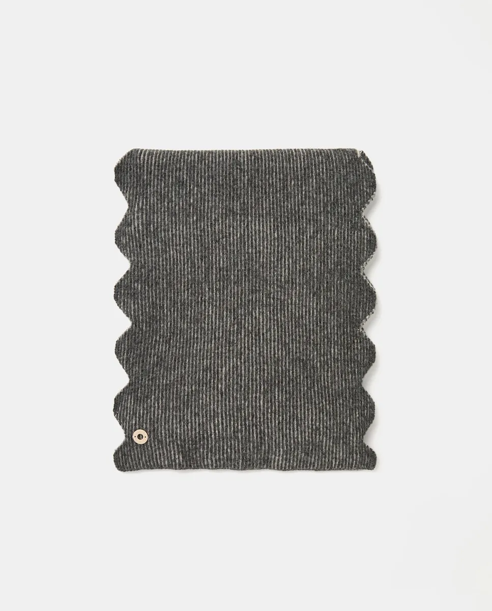 

Двухцветный шарф в рубчик Jo & Mr. Joe