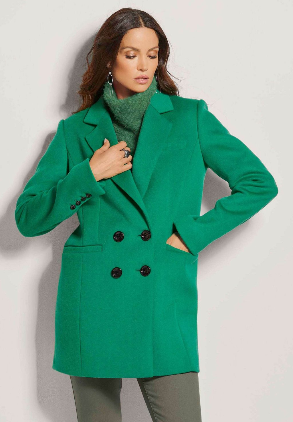 

Короткое пальто ZWEIREIHIGER - Classic coat MADELEINE, зеленый