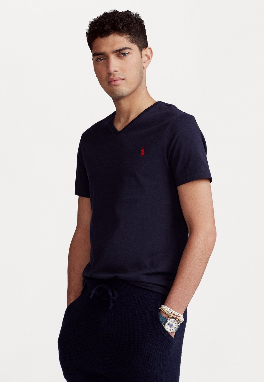 

Футболка Polo Ralph Lauren CUSTOM SLIM FIT JERSEY V-NECK T-SHIRT, Ink/Dark Blue, Синий, Футболка Polo Ralph Lauren CUSTOM SLIM FIT JERSEY V-NECK T-SHIRT, Ink/Dark Blue