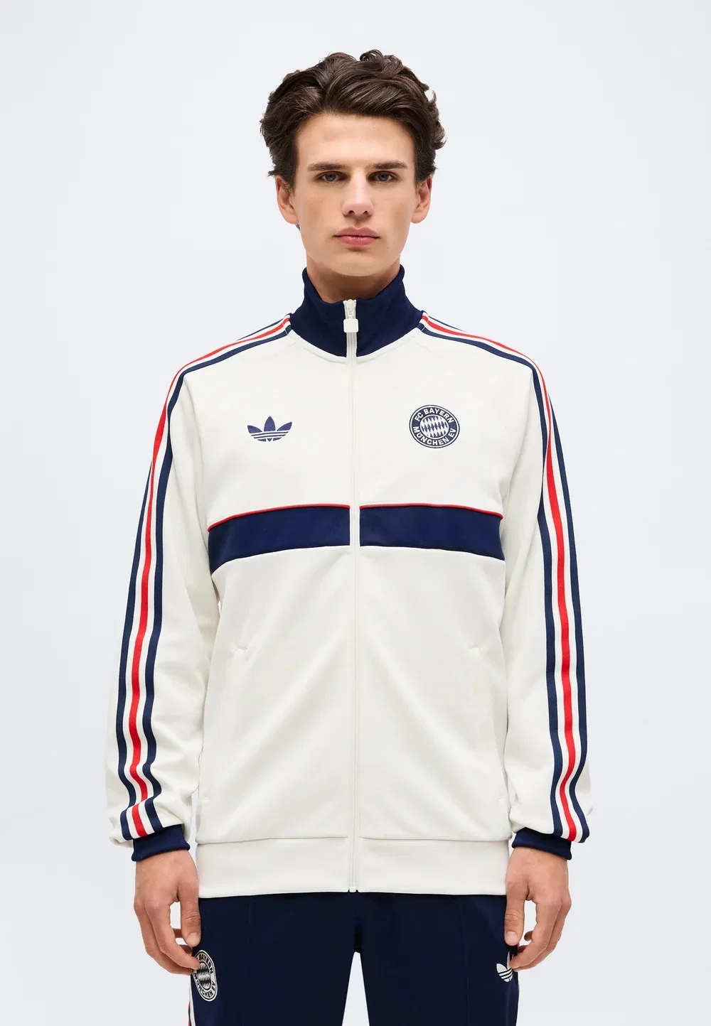 Спортивная форма ФК Бавария Мюнхен - клубная одежда Adidas Originals, Core White/Night Indigo