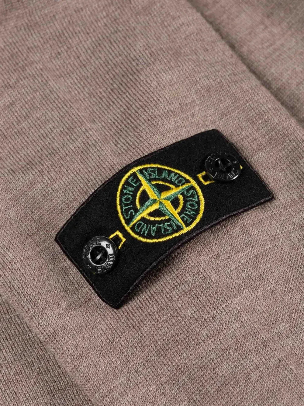 Свитер с круглым вырезом и нашивкой-логотипом Stone Island Junior, бежевый — фото 2