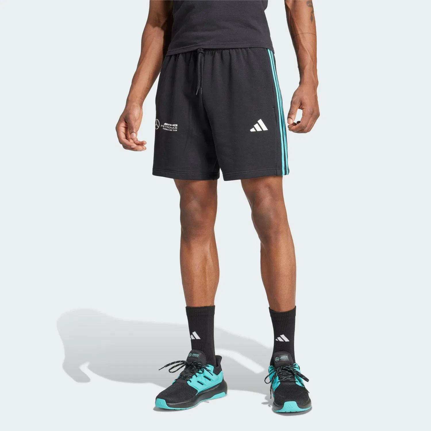 Мужские шорты из футера Mercedes - AMG Petronas Formula One Team Adidas, Schwarz / Weiss