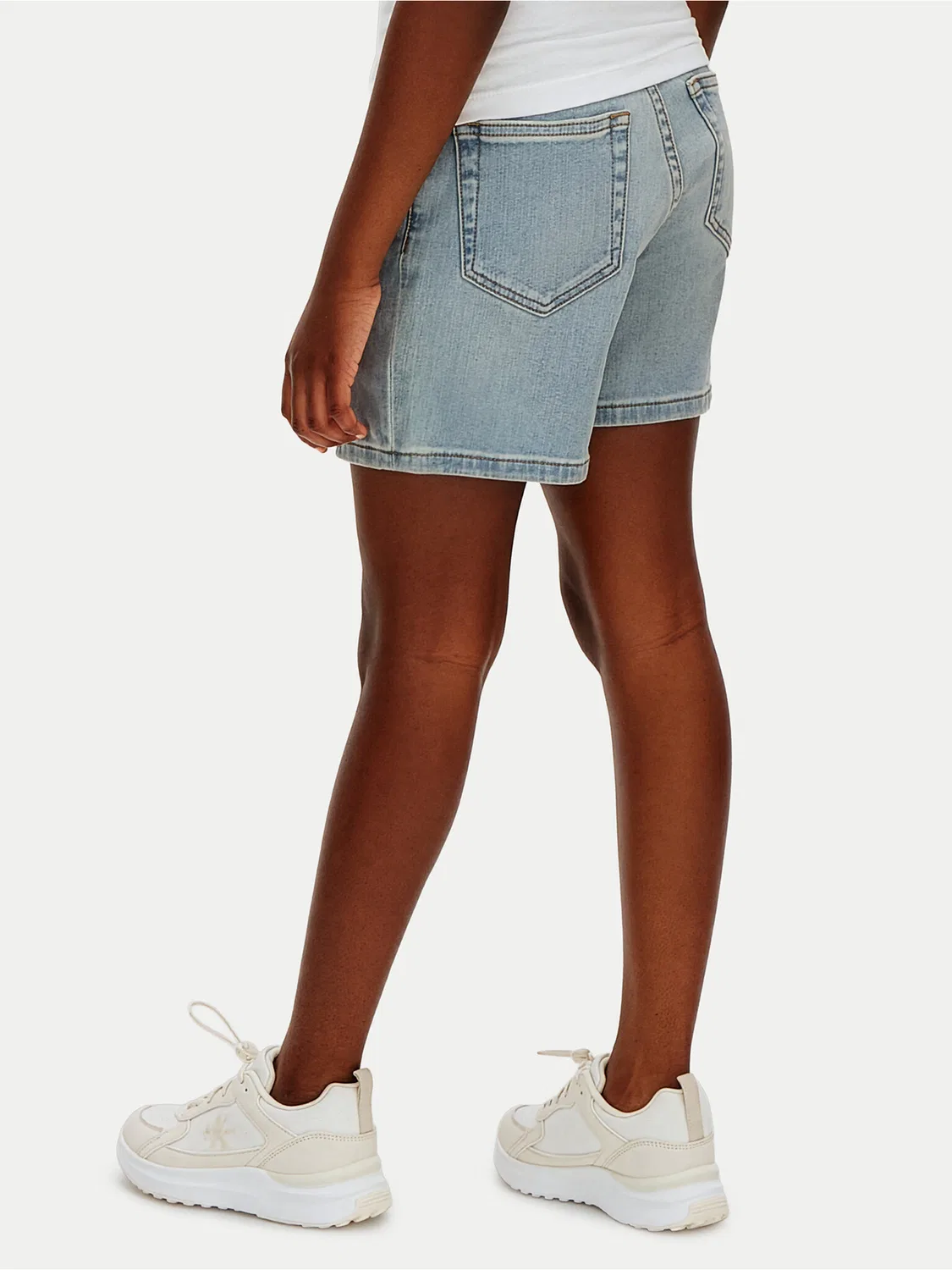 Джинсовые шорты стандартного кроя для девочки Calvin Klein Jeans, голубой — фото 3