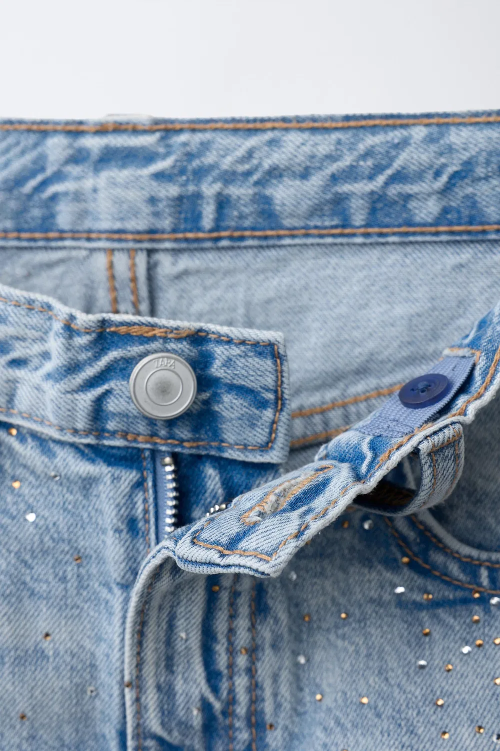 Джинсы с бриллиантовой отделкой и стразами ZARA, Light Blue — фото 3