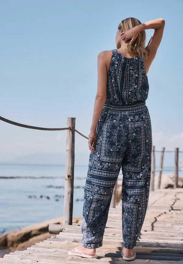 Комбинезон из вискозы Regular fit - square neck barrel leg jumpsuit Next Ecru Bandana Print, бежевый — фото 3