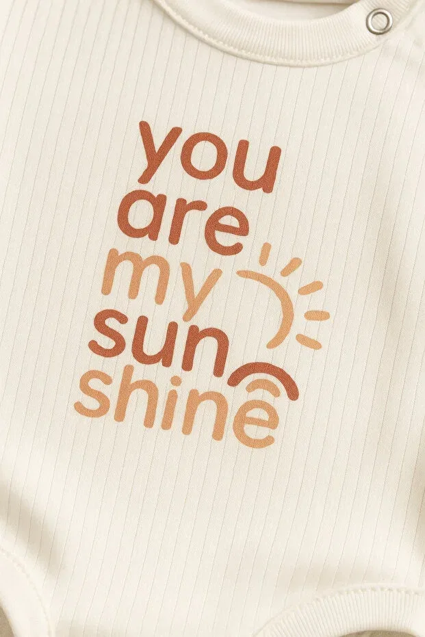 Детское боди-комбинезон с принтом You are my sunshine baby romper Gleamy, White — фото 4