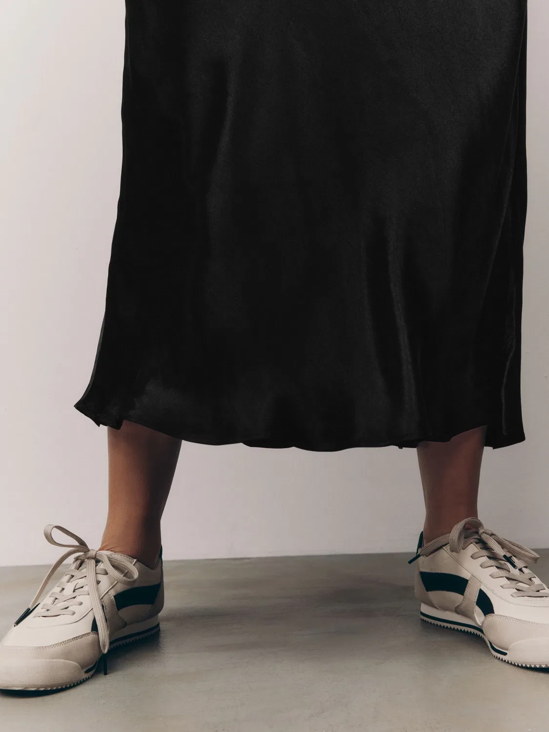Юбка миди сатиновая, Black Satin Midi Skirt Next, черный — фото 4