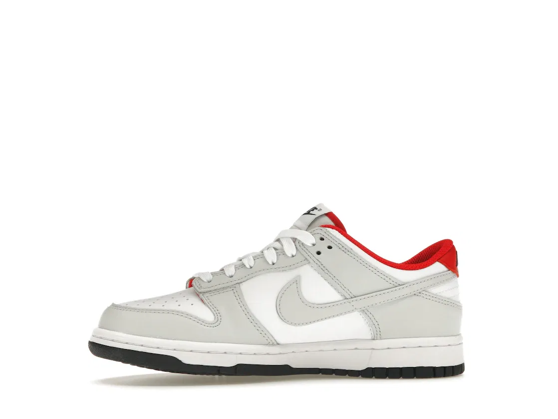 Детские кроссовки с принтом Nike Dunk Low Nike, White/White/University Red/Black — фото 3