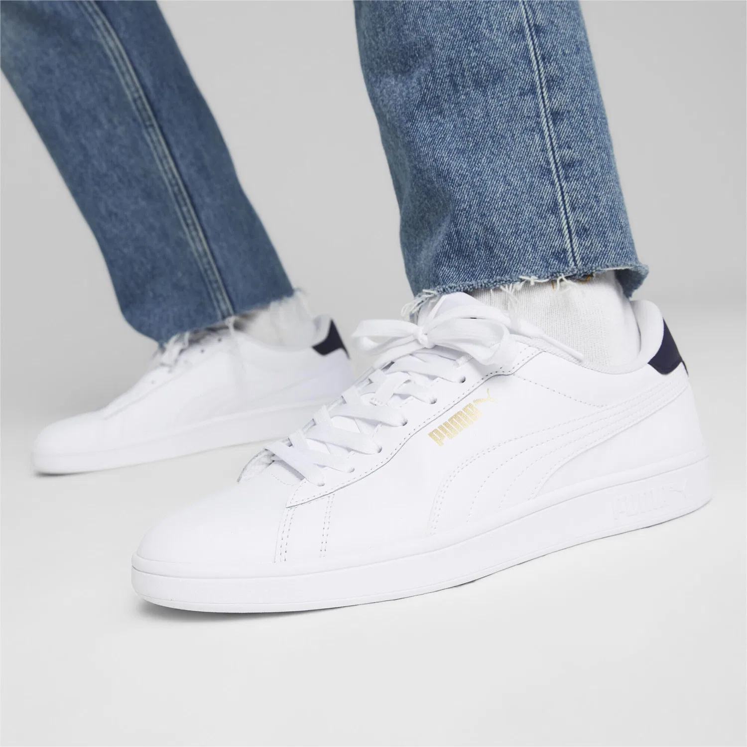 Детские кроссовки для девочек и мальчиков с замшевым верхом PUMA Smash 3.0 L PUMA White PUMA Navy PUMA Gold — фото 2