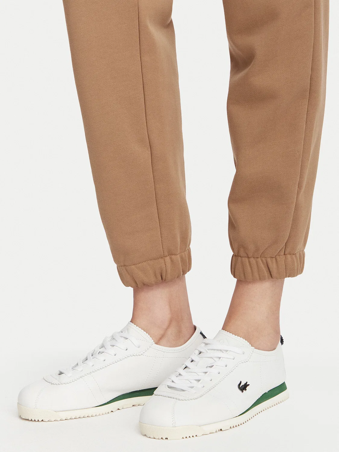 Женские спортивные штаны стандартного кроя Lacoste, бежевый — фото 4