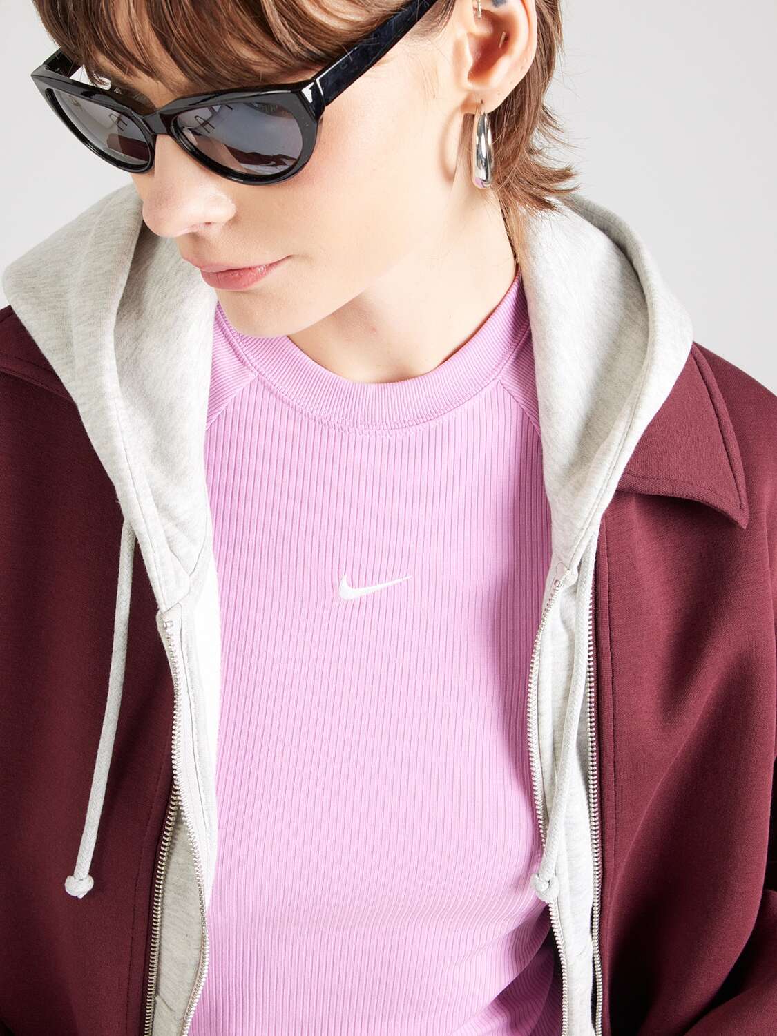 Nike Sportswear Футболка 'CHILL' в красном цвете — фото 2