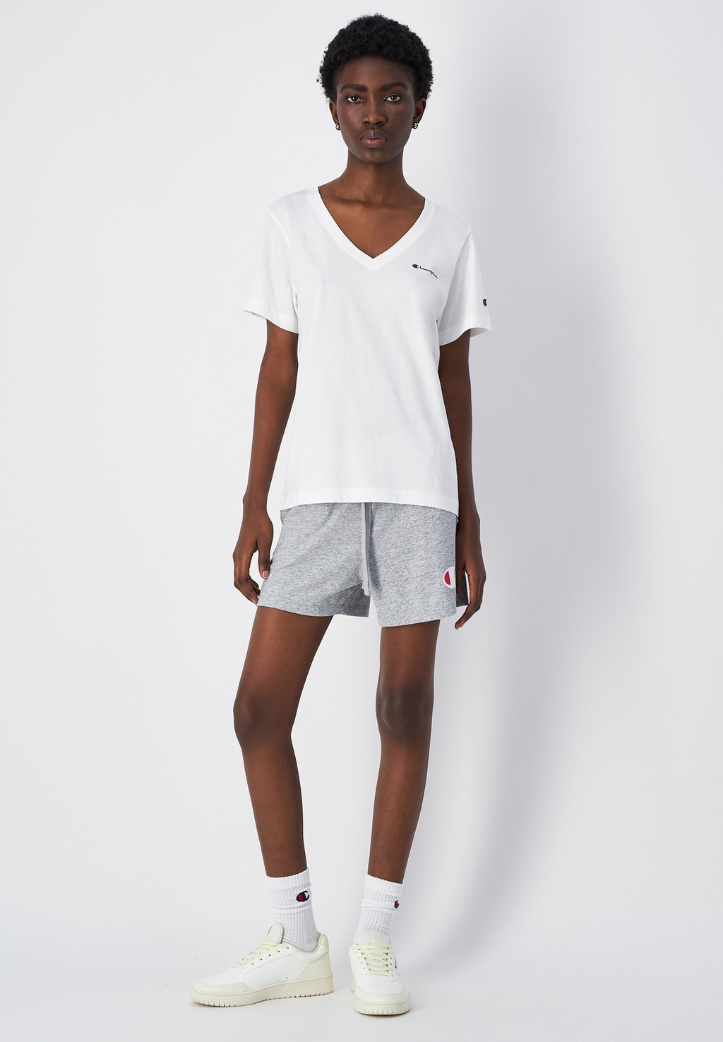 

Базовая футболка ICONS V-NECK SMALL LOGO Champion, белый