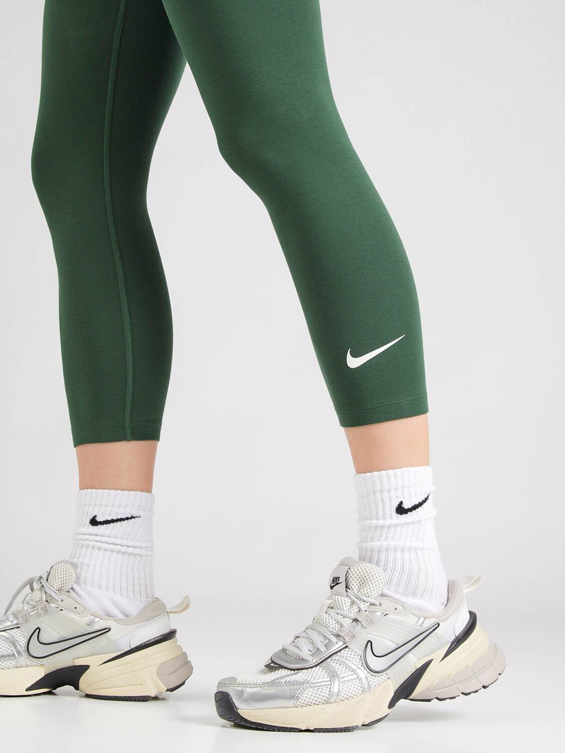 Nike Sportswear Скинни-легинсы 'CLSC' в зеленом цвете — фото 2