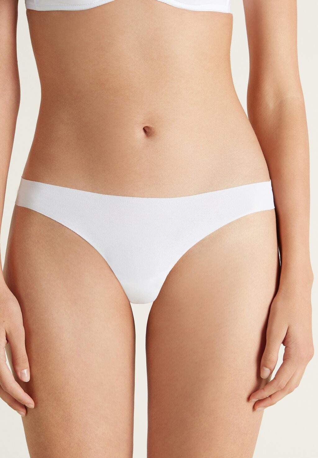 

Стринги BRAZILIAN SEAMLESS Tezenis, цвет white