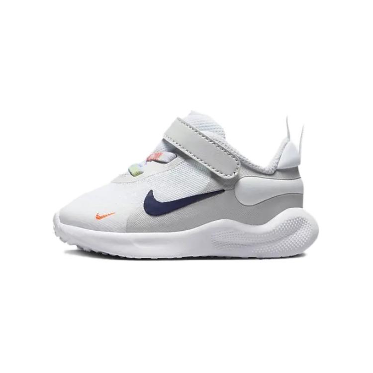 

Футболка Nike Revolution 7 SE TD 'White Midnight Navy' Белый/Фотонно-серый/Парозеленый/Темно-синий