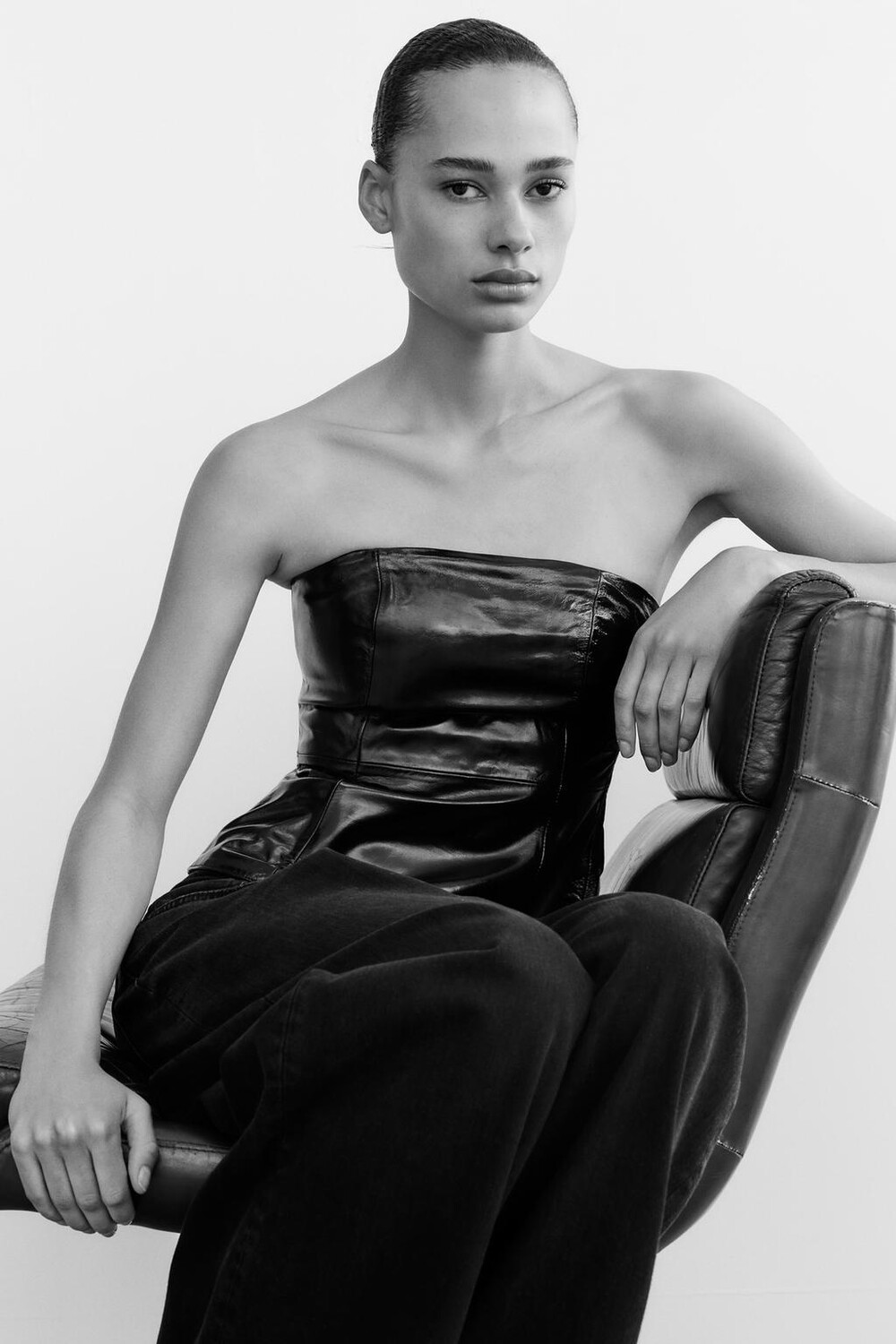 

Кожаный топ с халтернеком ZARA, черный