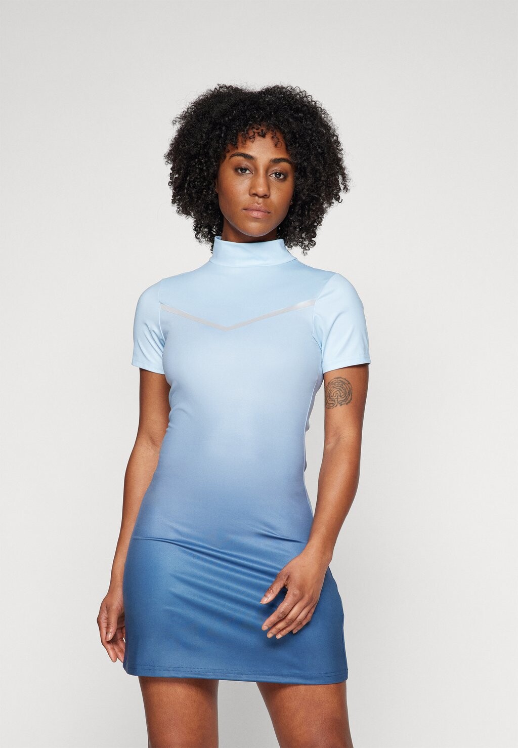 

Спортивное платье ROSALO TEE DRESS Ellesse, цвет light blue