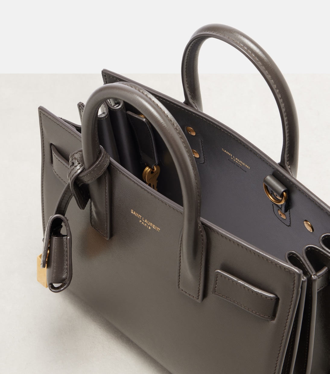 Кожаная сумка-тоут Sac De Jour Nano Saint Laurent, Urban Grey — фото 3